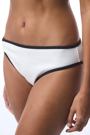 Beyaz Nicole Tokalı Bikini Altı