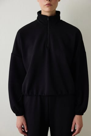 Siyah Silky Feel Dik Yaka Crop Sweatshirt
