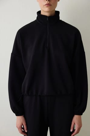 Siyah Silky Feel Dik Yaka Crop Sweatshirt
