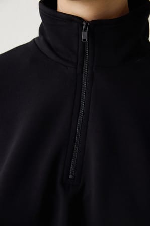 Siyah Silky Feel Dik Yaka Crop Sweatshirt