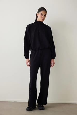 Siyah Silky Feel Dik Yaka Crop Sweatshirt