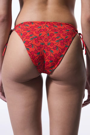 Chery Minimal Kesim Kiraz Desenli Bikini Altı