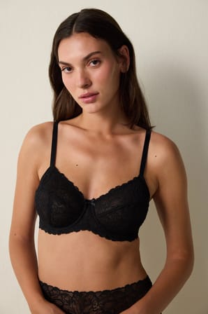 Siyah Curvy Dantelli Balenli Dolgusuz Toparlayıcı Sütyen