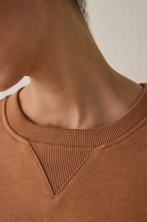 Açık Kahverengi Curvy Edge Bisiklet Yaka Oversize Crop Sweatshirt