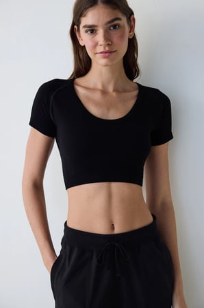 Siyah Dikişsiz Slim Fit Kısa Kollu Crop Spor Üst