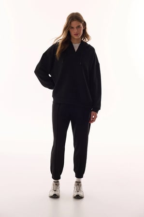 Siyah İpeksi Dokulu V Yaka Uzun Kollu Sweatshirt