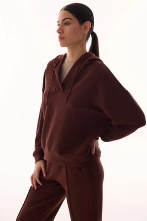 Kahverengi̇ İpeksi Dokulu V Yaka Uzun Kollu Sweatshirt