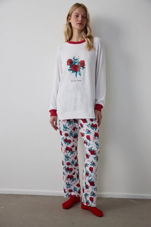 Kırık Beyaz Best Season Yeni Yıl Baskılı  Termal Etkili Pijama Üstü