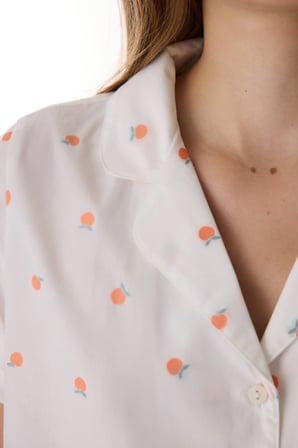 Kırık Beyaz Peach Gömlek Meyve Desenli Kısa Kollu Pijama Takımı