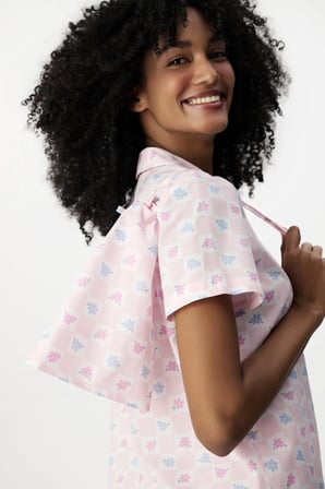 Kırık Beyaz Travel Flowers Pamuklu Gömlek Şortlu Pijama Takımı