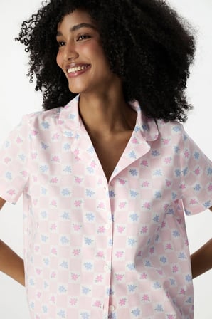 Kırık Beyaz Travel Flowers Pamuklu Gömlek Şortlu Pijama Takımı