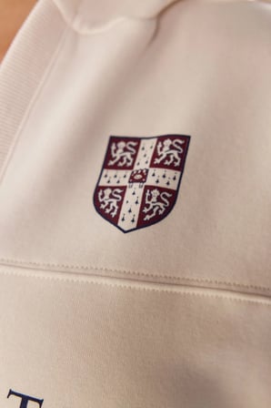 ekru cambridge baskılı v yaka kapüşonlu sweatshirt