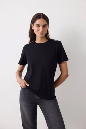 Siyah Essential Fit Kısa Kollu Tişört