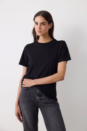 Siyah Essential Fit Kısa Kollu Tişört