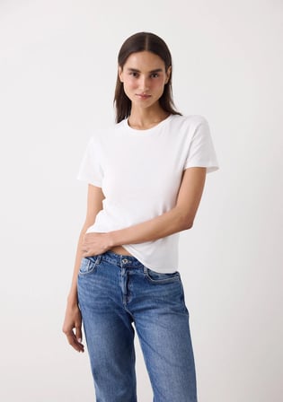 Kırık Beyaz Essential Slim Fit Kısa Kollu Tişört