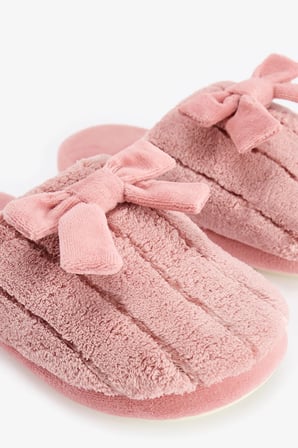 Pembe Tüylü Fiyonklu Terlik