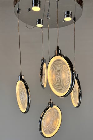 Modern 5'li Krom LED Sarkıt Avize – 3 Boyutlu Optik Işık Efektli