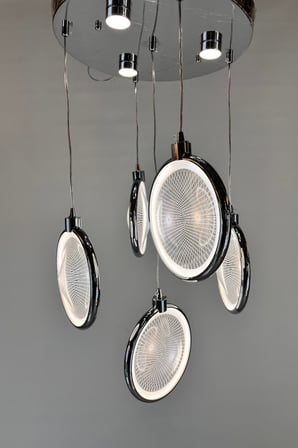 Modern 5'li Krom LED Sarkıt Avize – 3 Boyutlu Optik Işık Efektli