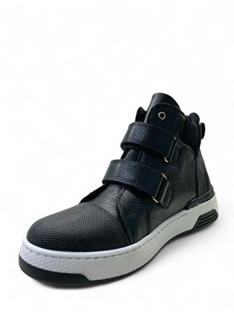 585 Genç Deri Bantlı Bot