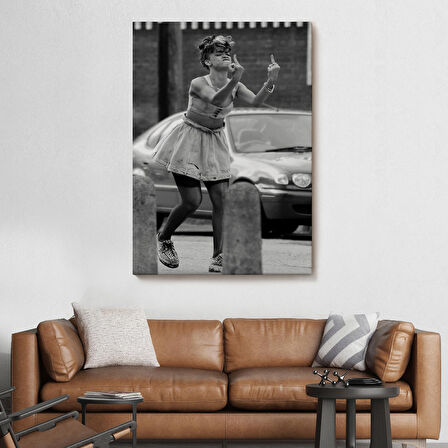 Rihanna Orta Parmak İşareti Tablosu, Fuck You-6337