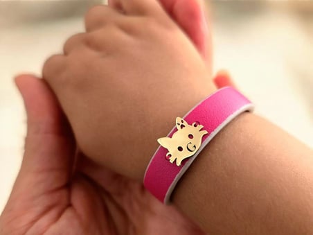 14 Ayar Altın Plakalı G Harfine Özel Sevimli Kedi Motifli Doğal Pembe Derili Hediye Bileklik-634