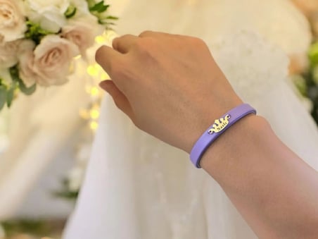 14 Ayar Altın Plakalı Nazlı İsmine Özel Doğal Mor Derili Taç Motifli Hediye Bileklik-636