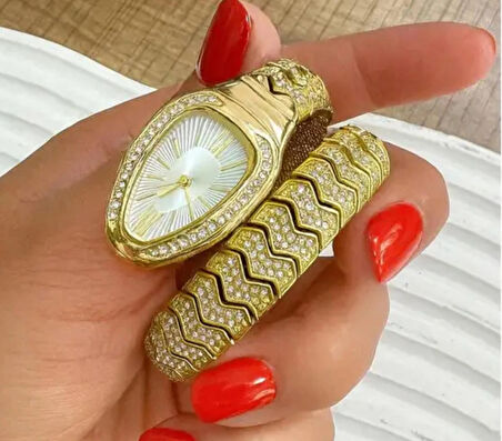 Yılan Desenli Altın Renk Kol Saati – Geniş Bilek İçin Şık Tasarım