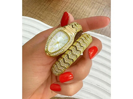 Yılan Desenli Altın Renk Kol Saati – Geniş Bilek İçin Şık Tasarım