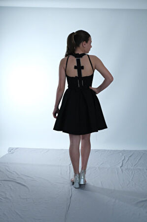 Kız Çocuk Abiye Siyah Krep Kumaş Halter Yaka Sırt Fiyonk Şerit Taş Detaylı Abiye 10-15 Yaş