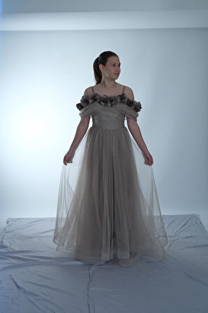 Kız Çocuk Abiye Vizon Tül Uzun Uçuş Uçuş Kolları Düşük Kol Çiçek Detaylı  Abiye Elbise 6-15 Yaş