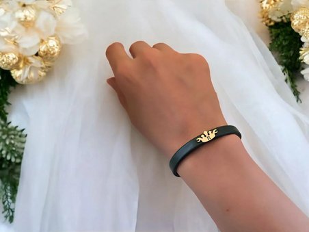 14 Ayar Altın Plakalı R Harfine Özel Doğal Koyu Yeşil Derili Taç Figürlü Hediye Bileklik-639