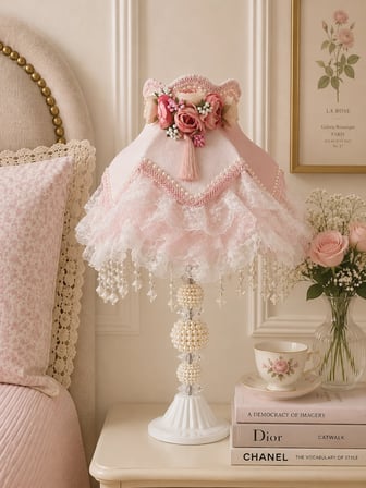 Pembe Kadife Kaplı Çiçek Süslemeli Başlık İncili Beyaz Metal Ayaklı Klasik Model Prenses Abajur 55x25cm