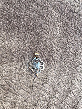 Kalp Detaylı Soft Yonca Kolye Ucu