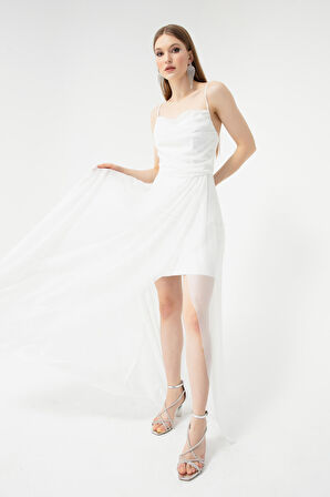 Kadın Beyaz Göğüs Drapeli Volanlı Simli Abiye