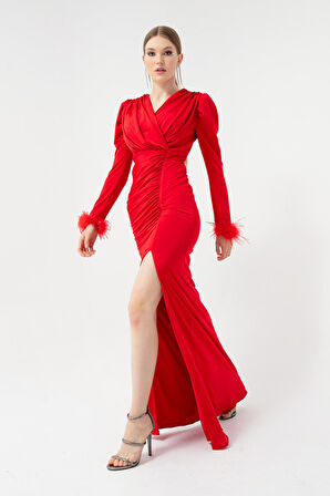 Kadın Kırmızı Kruvaze Yakalı Kolları Tüylü Yırtmaçlı Abiye