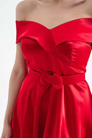 Kadın Kırmızı Kayık Yaka Kemerli Saten Abiye Elbise