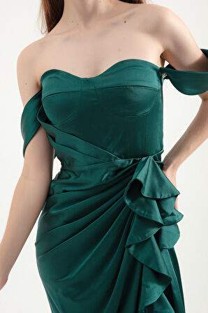 Kadın Zümrüt Yeşili Kalp Yaka Fırfırlı Uzun Saten Abiye Elbise