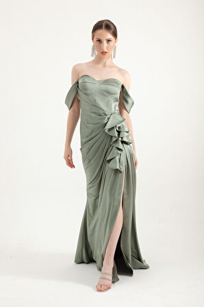 Kadın Mint Yeşili Kalp Yaka Fırfırlı Uzun Saten Abiye Elbise