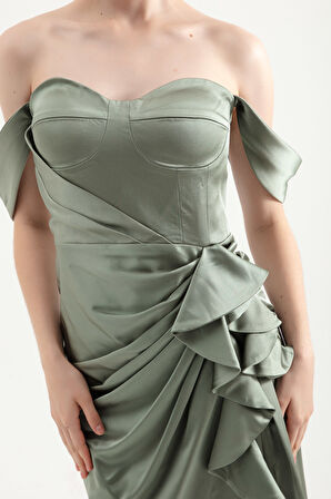 Kadın Mint Yeşili Kalp Yaka Fırfırlı Uzun Saten Abiye Elbise