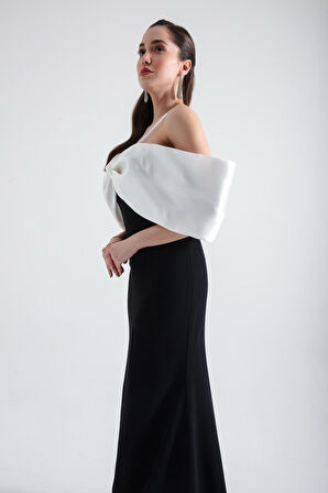 Kadın Siyah Göğsü Fiyonklu İp Askılı Uzun Abiye Elbise