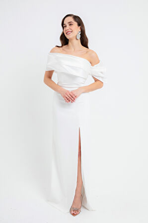 Kadın Beyaz Yaka Detaylı Yırtmaçlı Uzun Abiye Elbise