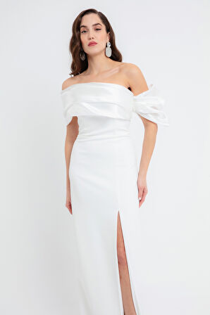 Kadın Beyaz Yaka Detaylı Yırtmaçlı Uzun Abiye Elbise