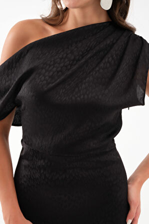 Kadın Siyah Degaje Yaka Desenli Midi Elbise