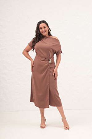 Kadın Kahverengi Aksesuar Detay Midi Elbise