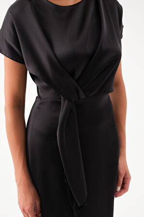 Kadın Siyah Yırtmaçlı Midi Saten Elbise