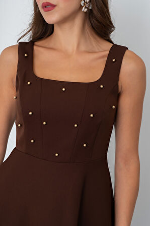 Kadın Kahverengi Kare Yaka İncili Midi Elbise