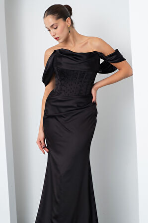 Kadın Siyah Kayık Yaka Boncuklu Uzun Saten Abiye Elbise