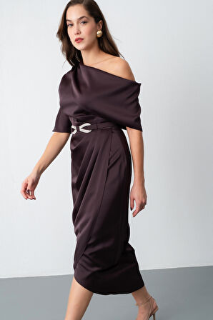 Kadın Kahverengi Tek Kol Kemerli Midi Elbise