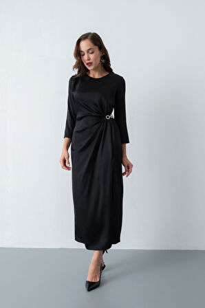 Kadın Siyah Aksesuar Detay Saten Davet Elbisesi