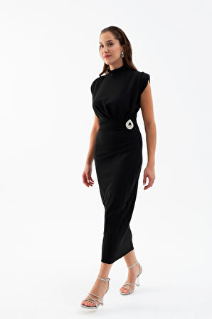 Kadın Siyah Aksesuar Detay Vatkalı Midi Elbise